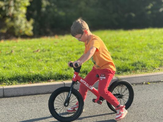 INTRALON Balance Bike testing and riding review feedback boy and girl gallery07535637 7ac8 4a16 9cae b20971b25208 INTRALON