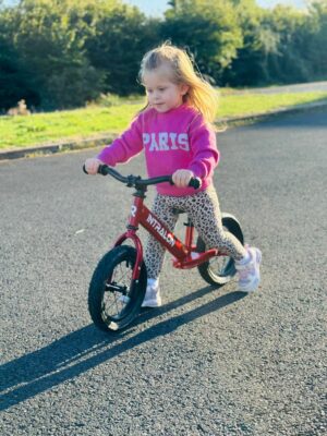 INTRALON Balance Bike testing and riding review feedback boy and girl gallery0c5a59f0 756d 4133 a2ff 13ab9770edaf INTRALON