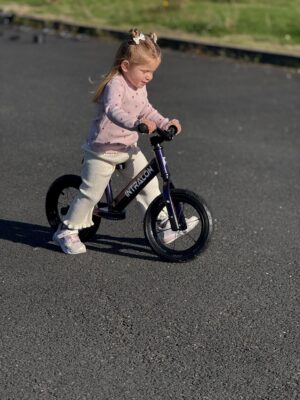 INTRALON Balance Bike testing and riding review feedback boy and girl gallery22284642 6f94 47e9 9fe9 2d291b39cc88 INTRALON