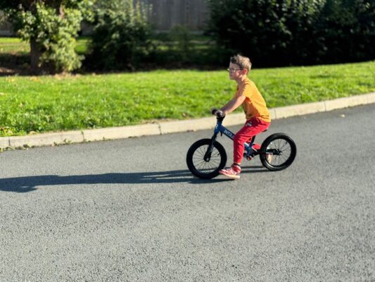 INTRALON Balance Bike testing and riding review feedback boy and girl gallery27fa272e d26d 4728 8482 5be9c76a8708 INTRALON
