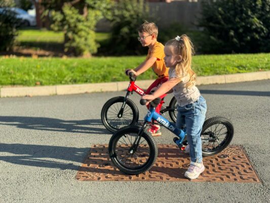 INTRALON Balance Bike testing and riding review feedback boy and girl gallery44830466 1904 4dc5 ab6c 576bfd6b5947 2 INTRALON