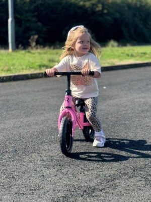 INTRALON Balance Bike testing and riding review feedback boy and girl gallery6788a5a4 4ac8 46d3 a814 891b9b92a836 INTRALON