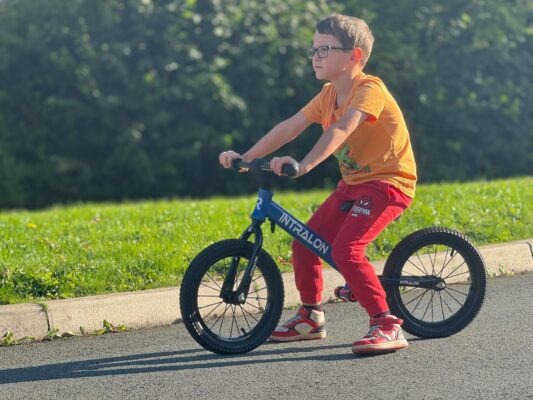 INTRALON Balance Bike testing and riding review feedback boy and girl gallery73b78eff d443 4878 be34 83b38276d190 INTRALON