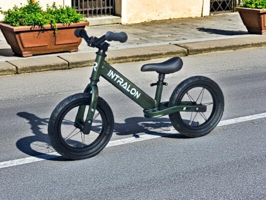 INTRALON Balance Bike testing and riding review feedback boy and girl galleryb840cd99 8d43 4783 8703 f18ef6c3b68c INTRALON