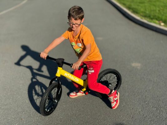 INTRALON Balance Bike testing and riding review feedback boy and girl galleryd73495fd ecd6 4294 94d3 20c1e1efd600 INTRALON