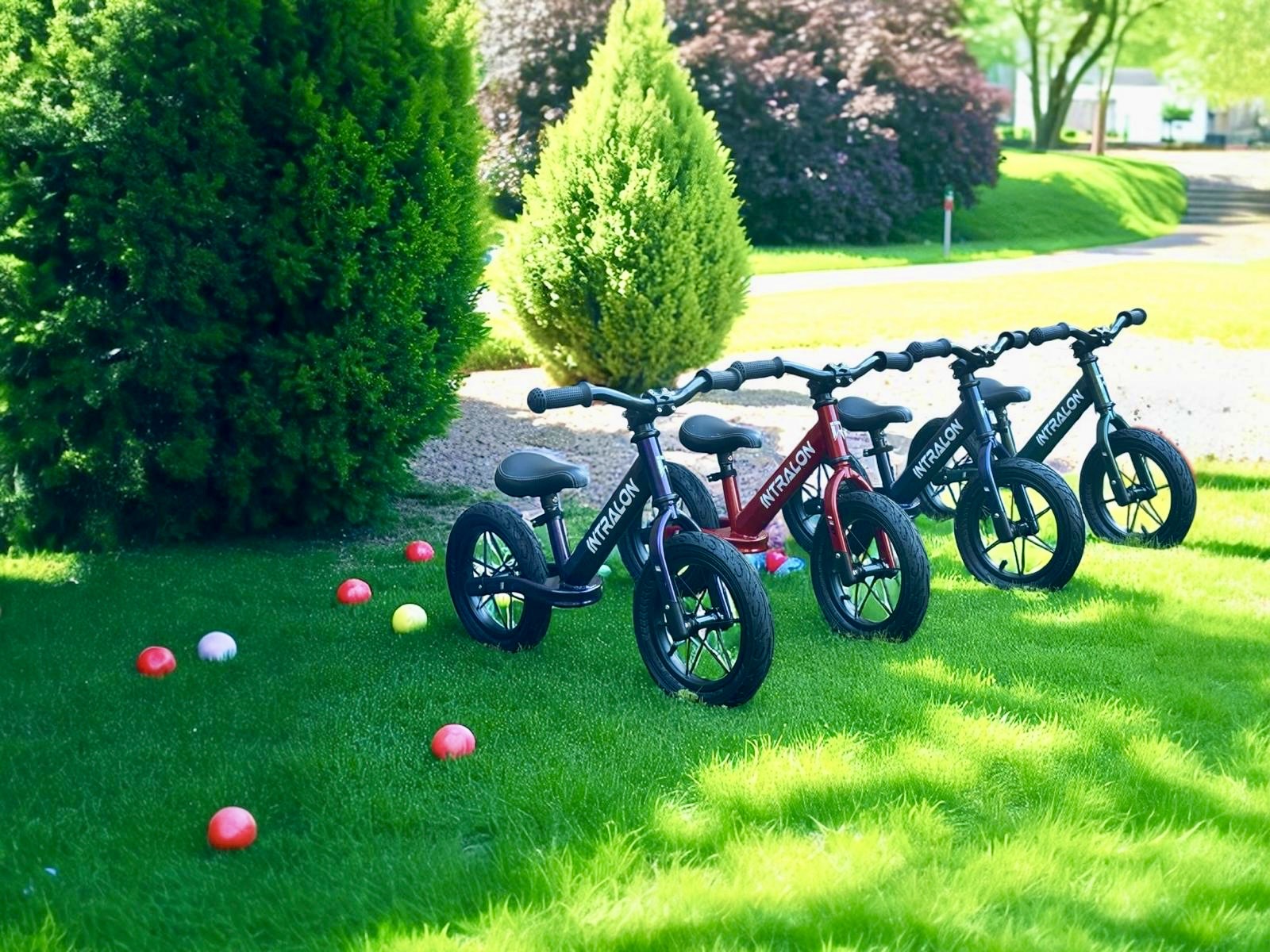 INTRALON Balance bikes in the garden with balls 2025